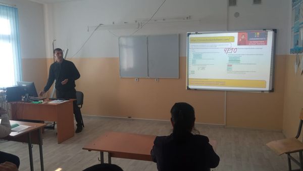 "Сабақтарда электронды ресурстардан тиімді пайдалану жолдары" тақырыбында тренинг-сабақ өткізілді.
